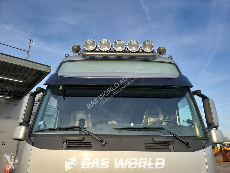 Tractor Volvo 750