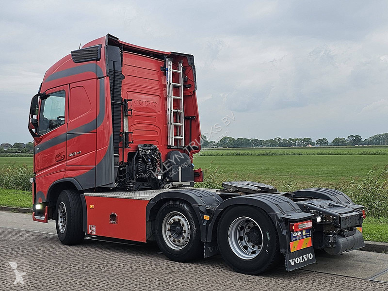 Trekker Volvo 460 6X2 XENON SKIRTS