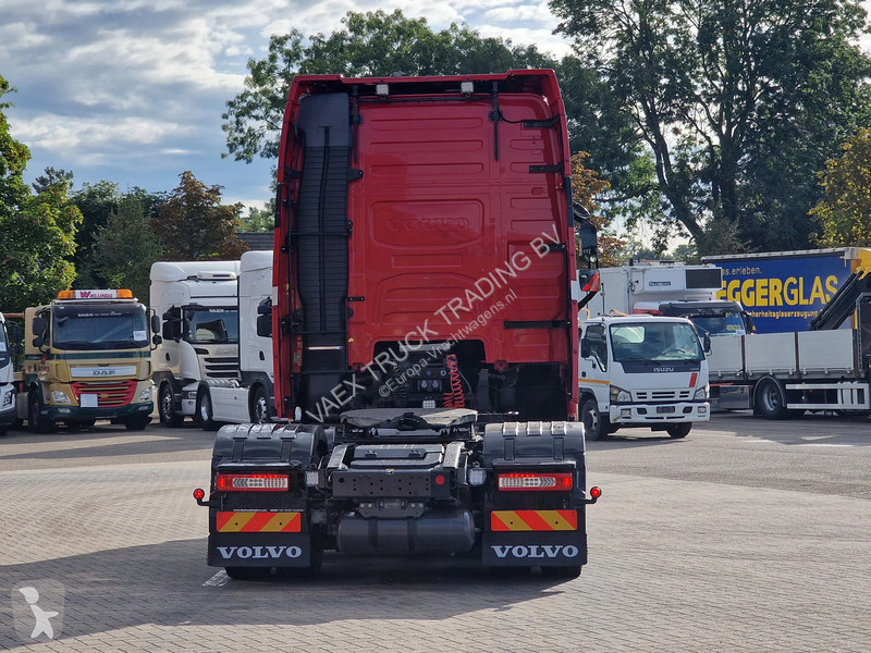 Cabeza tractora Volvo 13500 Globetrotter XL...