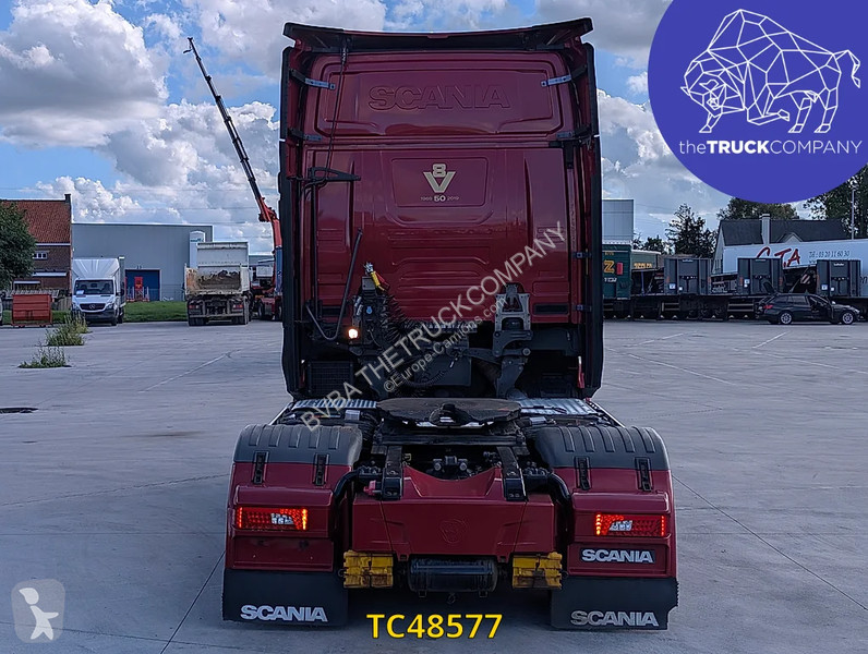 Nyergesvontató Scania 580