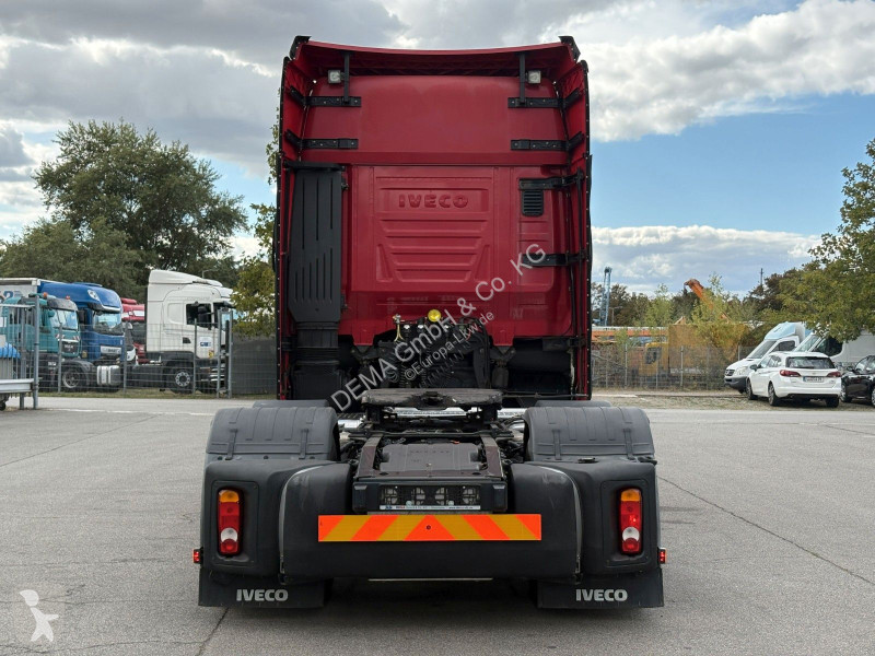 Nyergesvontató Iveco S...