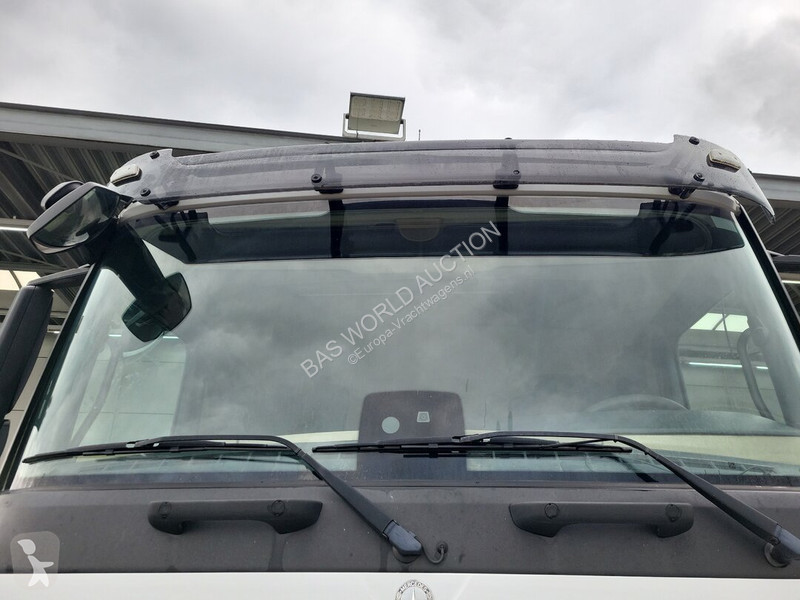 Cabeza tractora Mercedes 1843
