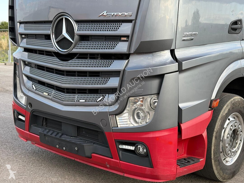 Nyergesvontató Mercedes 2551