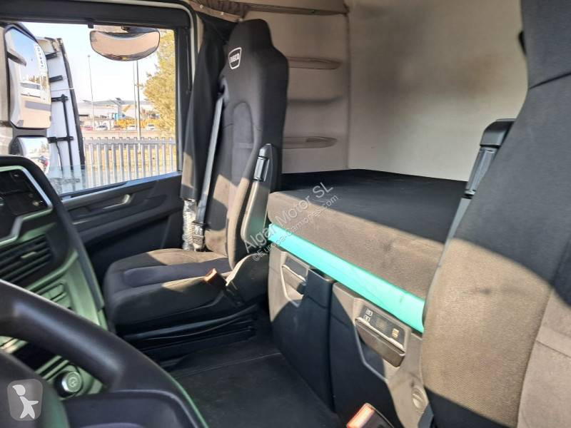 Nyergesvontató Iveco 530