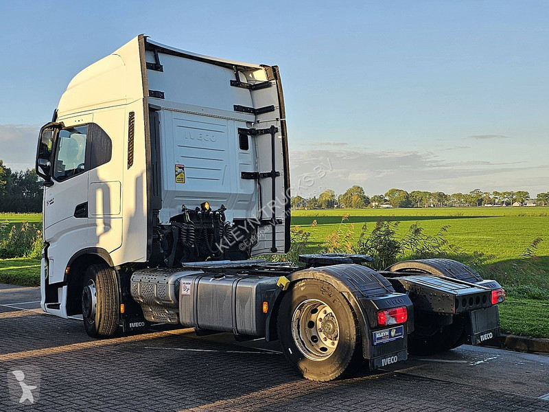 Nyergesvontató Iveco AS440S49