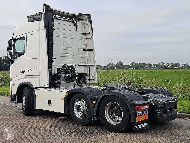 Cap tractor Volvo 460 6X2 GLOBE