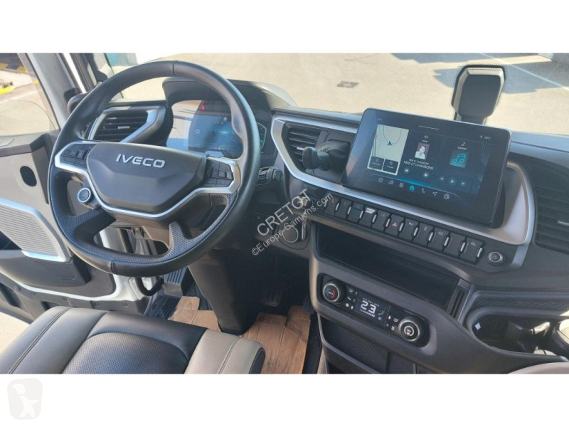 Тягач Iveco