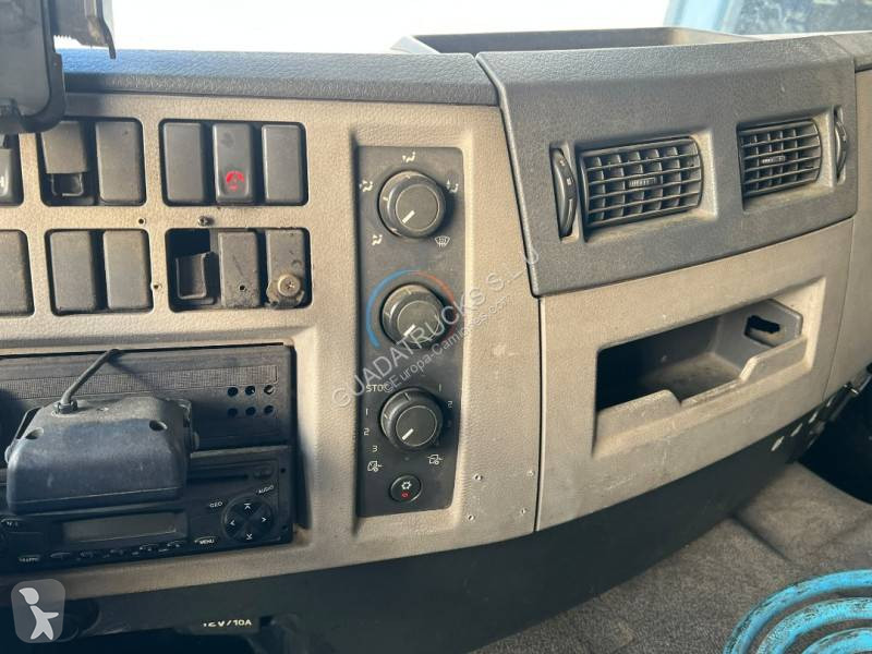 Ciągnik siodłowy Volvo 320-18