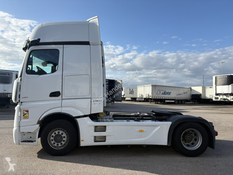 Тягач Mercedes 1851 Gigaspace, Retarder,...