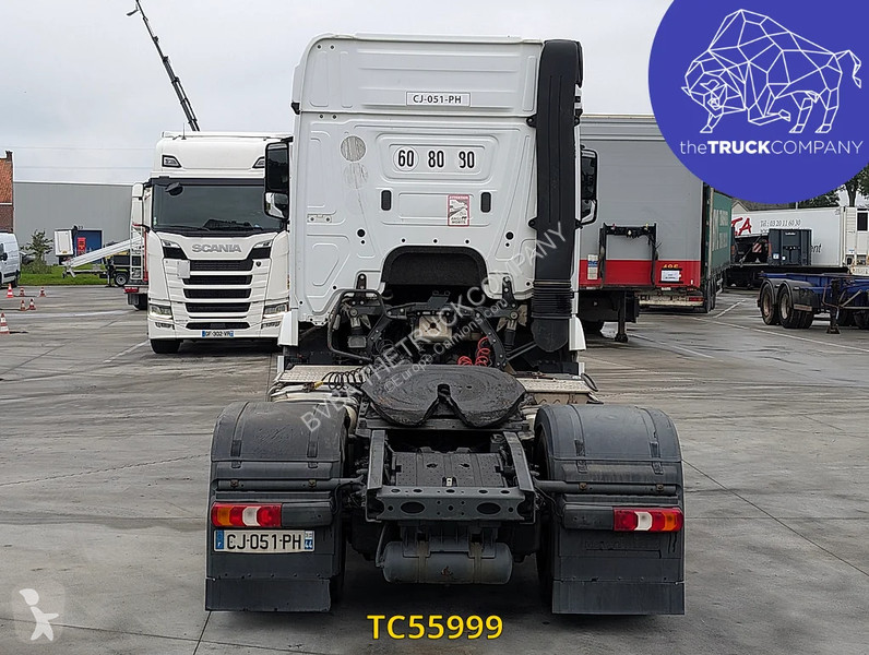 Cabeza tractora Mercedes 1842