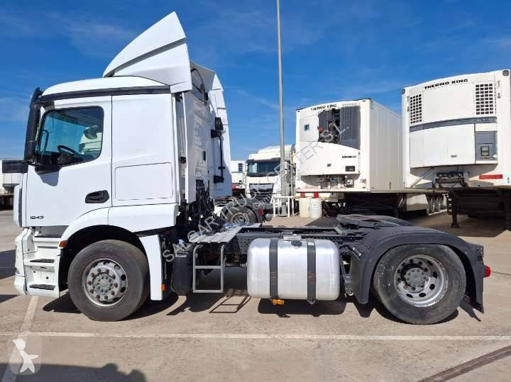 Cabeza tractora Mercedes 1843 LS