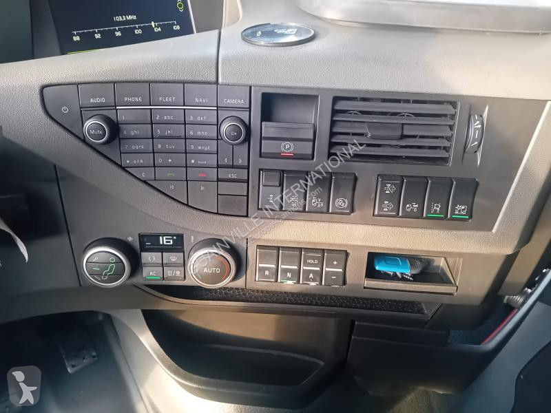 جرار Volvo 500