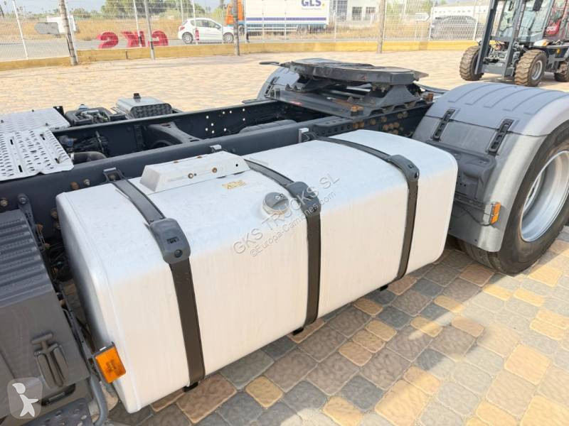 جرار Scania 520