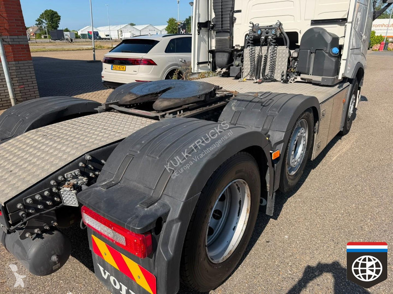 جرار Volvo 500 Globetrotter XL 6X2/2 - PTO -...
