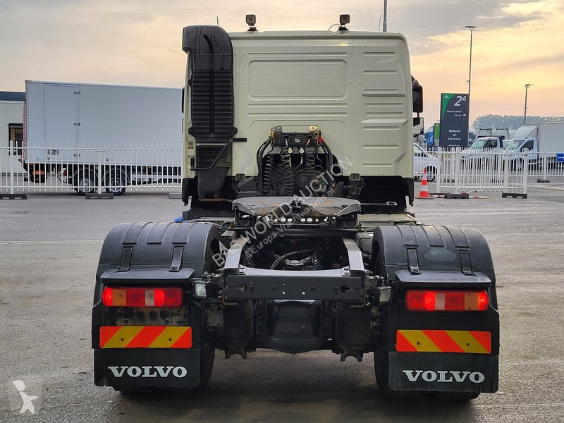 Влекач Volvo 460