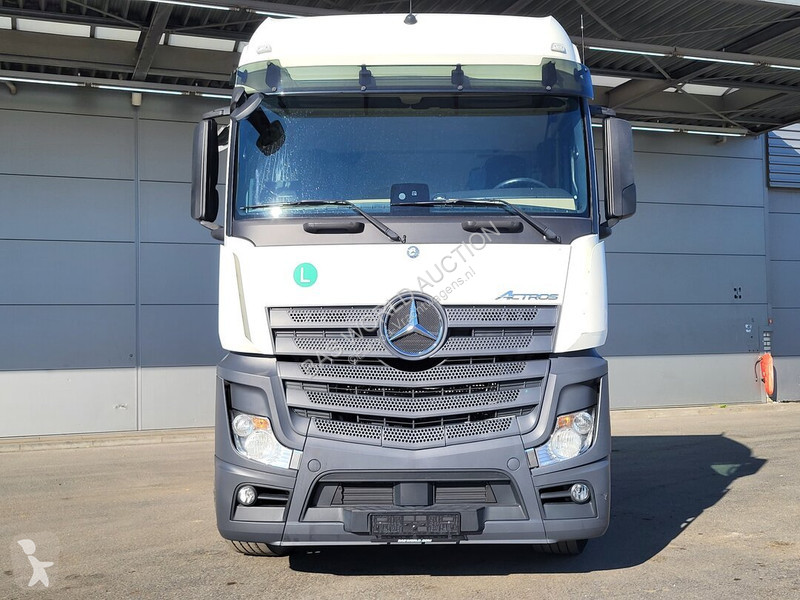 جرار Mercedes 2443