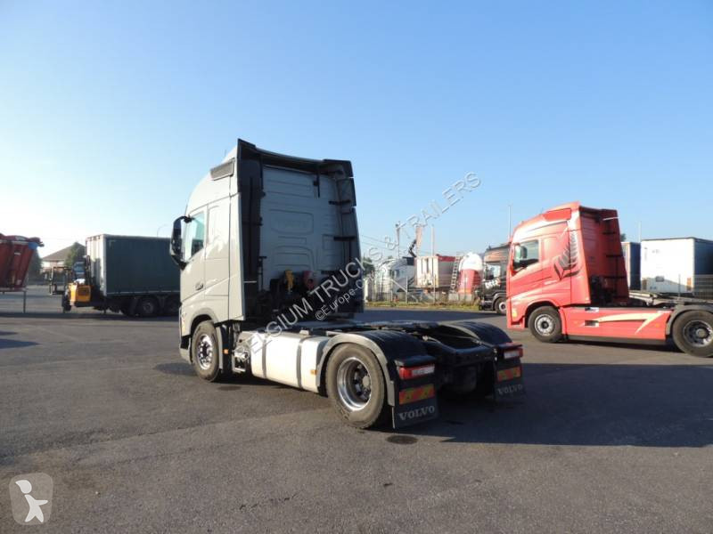 Cap tractor Volvo 460 Globetrotter