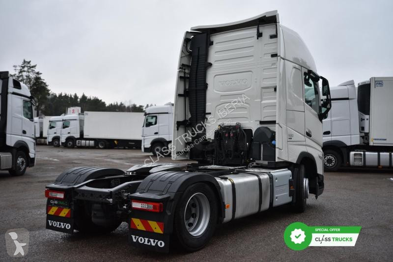Volvo 500 Globetrotter XL tractor unit