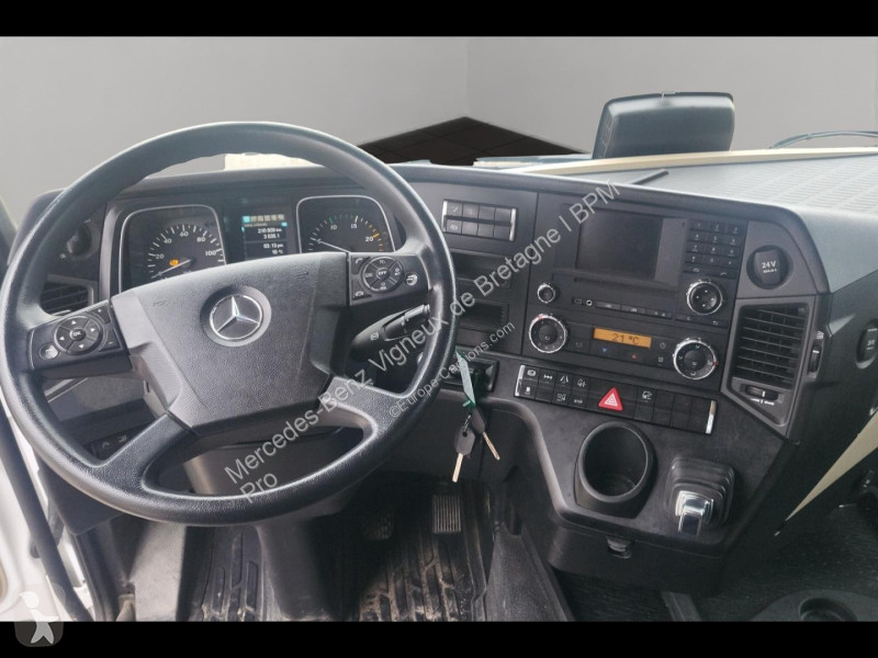 Mercedes II 1842 StreamSpace 2.3m 6 tractor unit