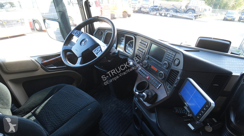 Mercedes 3351 6x4 tractor unit 360.700km...