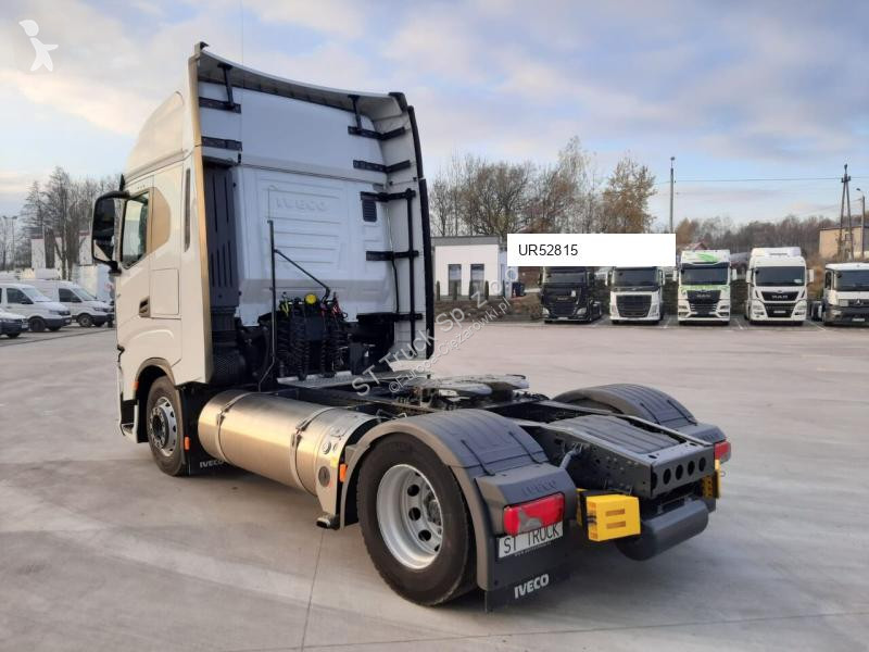 Iveco 460 LNG tractor unit