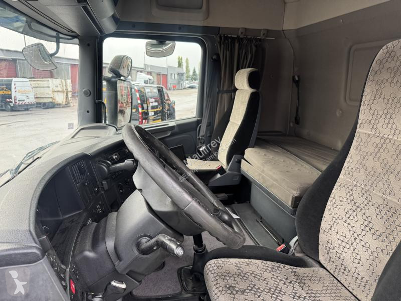 Scania 490 tractor unit