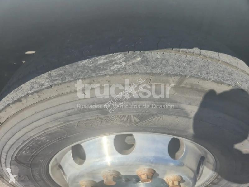Iveco AT440S46T/P tractor unit