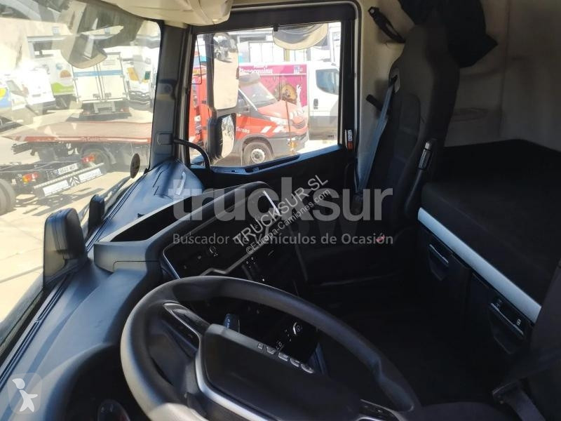 Iveco AS440S49T/P tractor unit