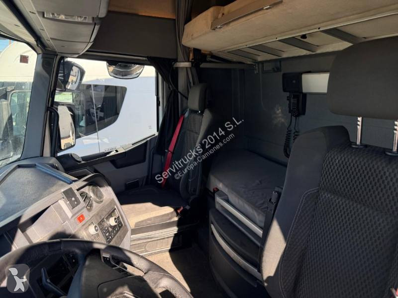Renault 520 T4X2 E6 tractor unit