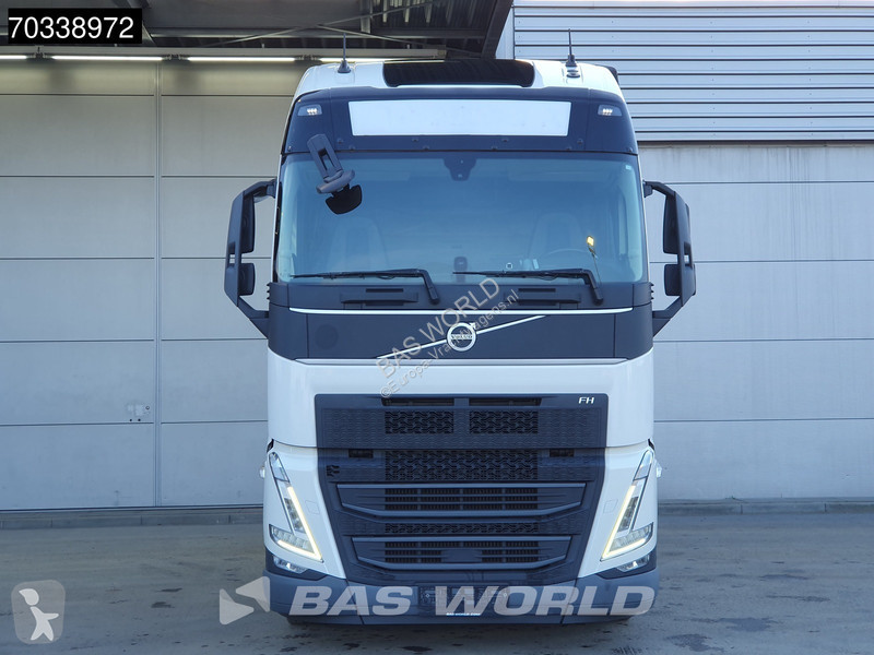 Tahač Volvo 500 4X2 XL 2x Tanks ACC