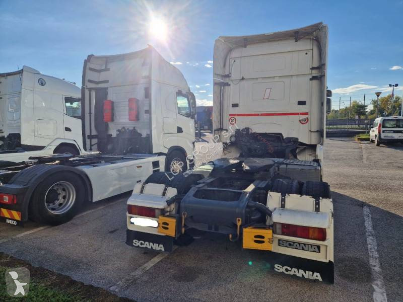 Nyergesvontató Scania 500