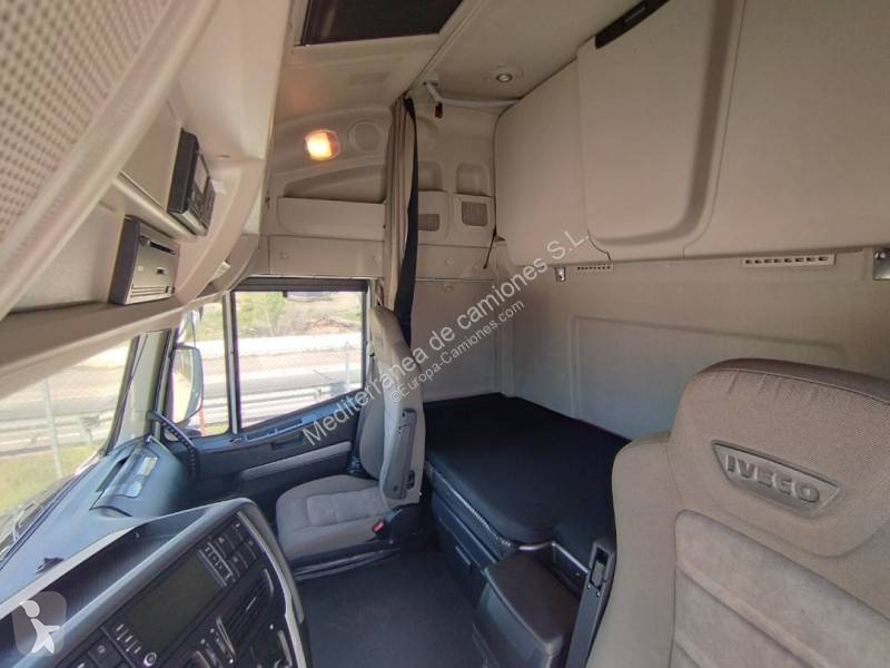 Tahač Iveco