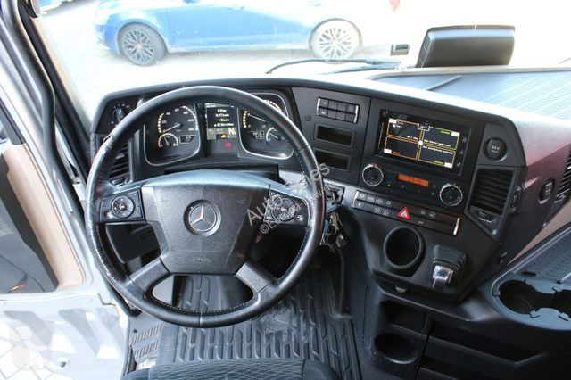 Traktor Mercedes MP4 1846 Mega