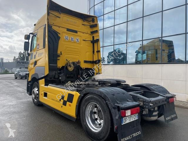 Traktor Renault 520 Gamme T