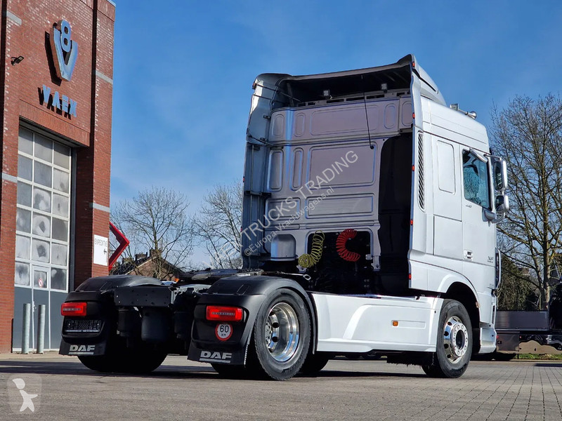 Traktor DAF 440 SpaceCab 4x2 - Full spoiler -...