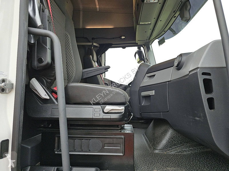 Traktor Renault T 520 T HIGH DTI13 XENON