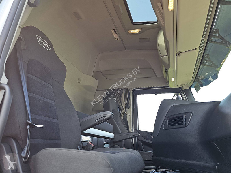 Trekker Iveco AS440S48 NAVI FRIDGE SKIRTS
