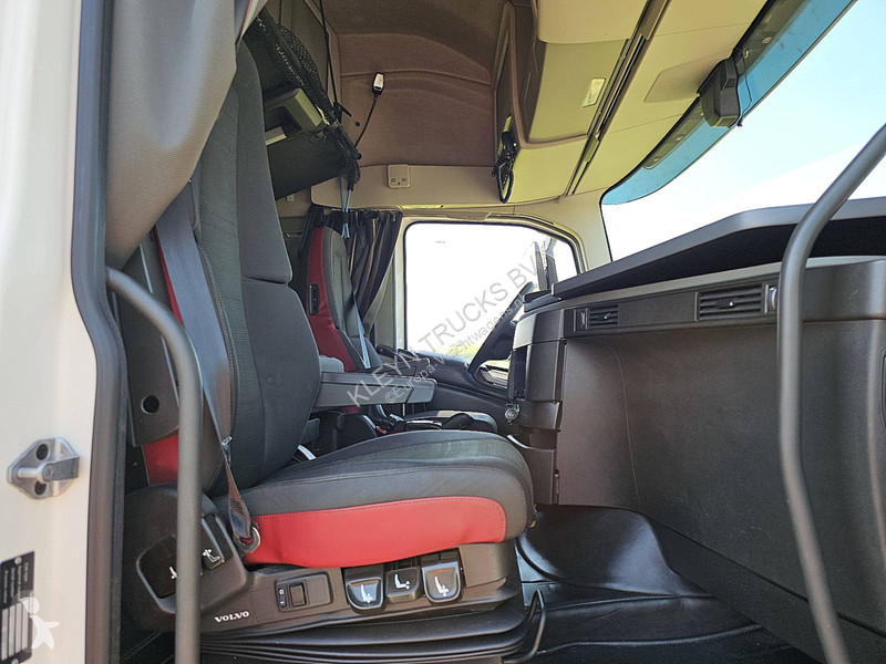 Tahač Volvo 500 XL 2X TANK SKIRTS