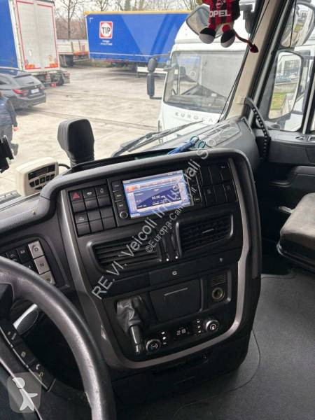 Tahač Iveco