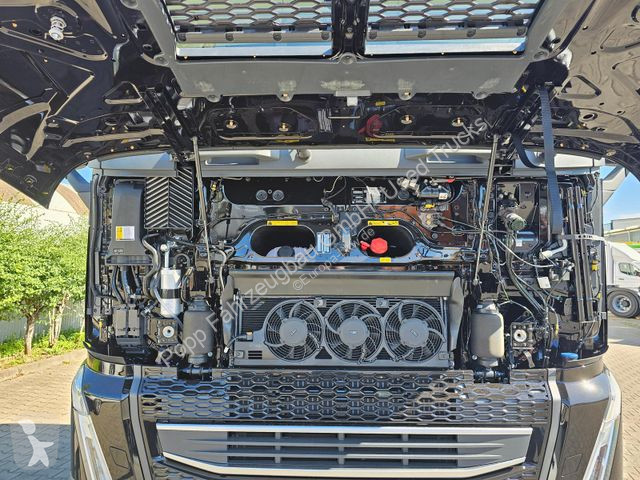 Tahač Volvo 6x4...
