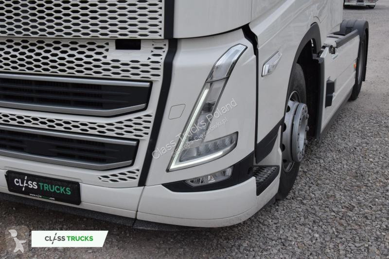 Tahač Volvo FH  Globetrotter XL i-Save Side Skirts