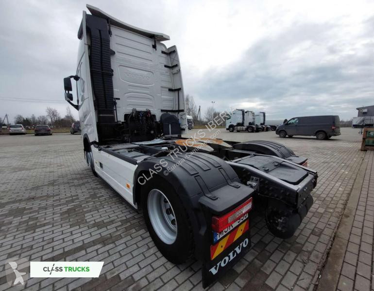 Tahač Volvo FH  Globetrotter XL i-Save Side Skirts