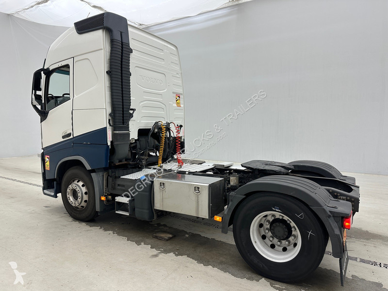 Traktor Volvo 420 Globetrotter - ADR