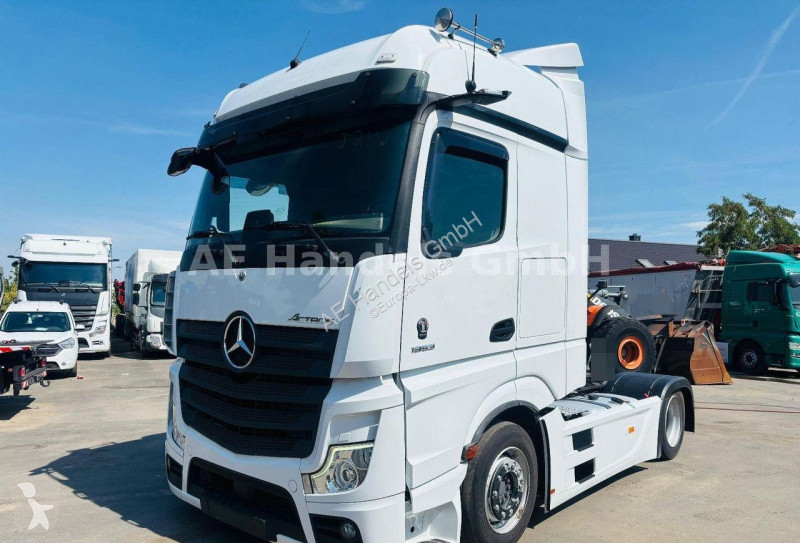 Traktor Mercedes 1853