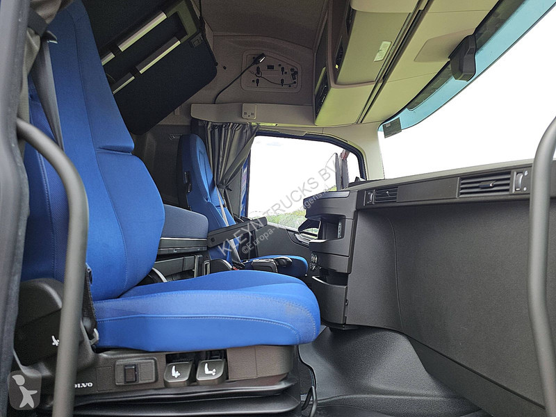 Traktor Volvo 500 LED SKIRTS 2X TANK