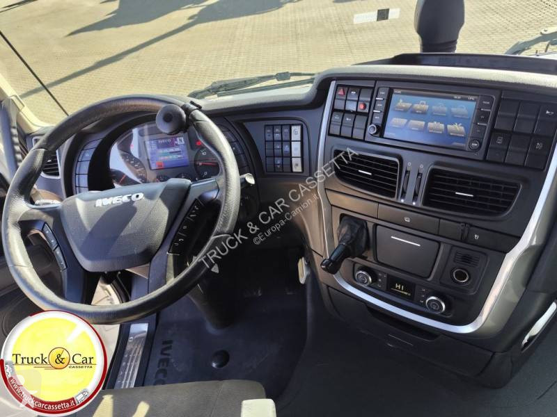 Tahač Iveco