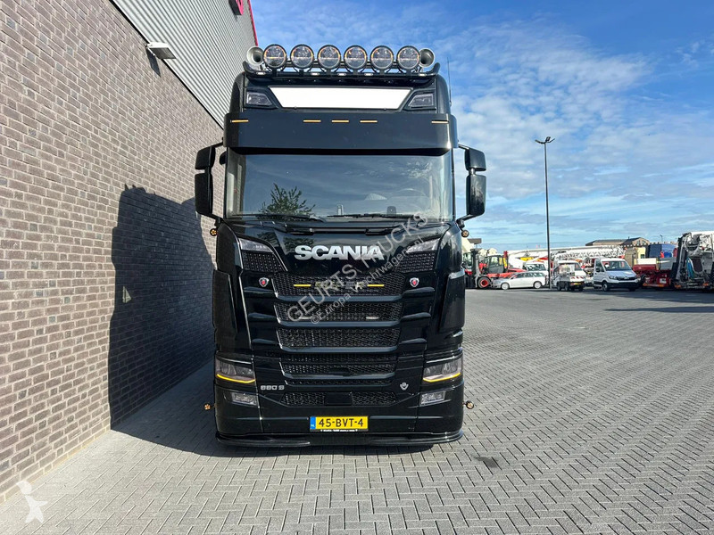 Traktor Scania S660 V8 6X2 ONGINE SPECIA...