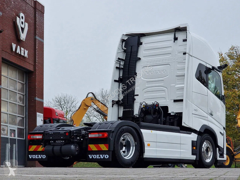 Traktor Volvo 780 Aero Globetrotter XL 4x2 -...