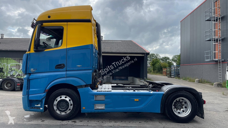 Tracteur Mercedes 1843 Refrigerator (APK...