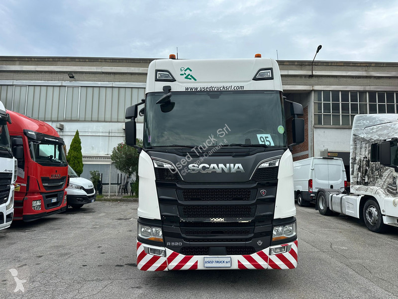 Traktor Scania 520